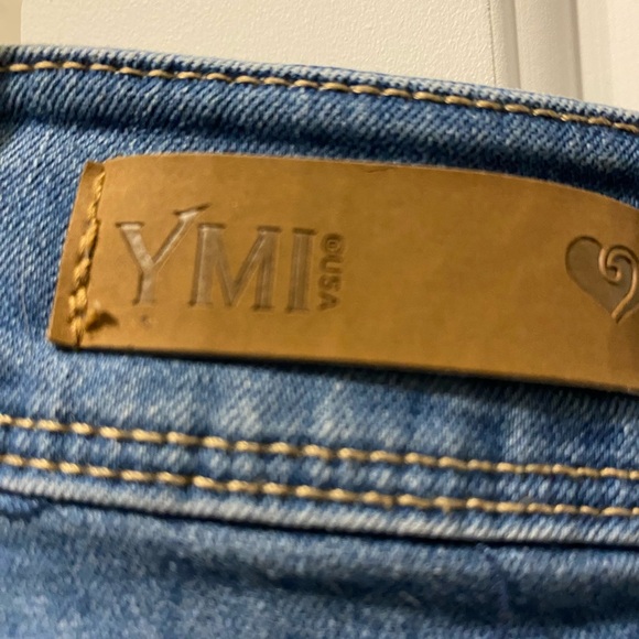 Wanna Betta Butt? Jean Shorts - Picture 3 of 10